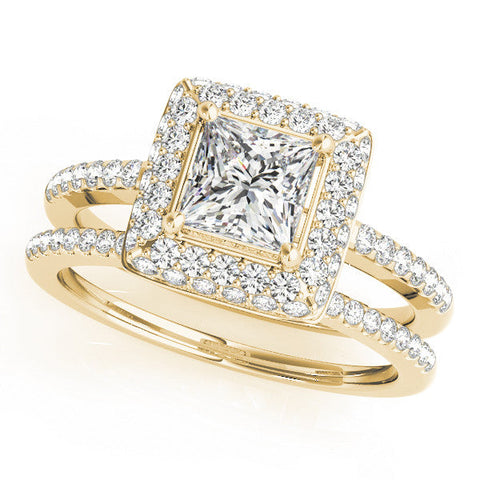 Yellow gold Princess Cut Halo Pavé Solitaire Ring with Four-Prong Setting