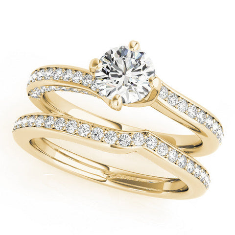 Yellow gold Round Solitaire Diamond Twist Band with Pavé Setting and Four-Prong Setting