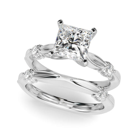 White gold Princess Solitaire Diamond Twisted Band with Four-Prong Setting