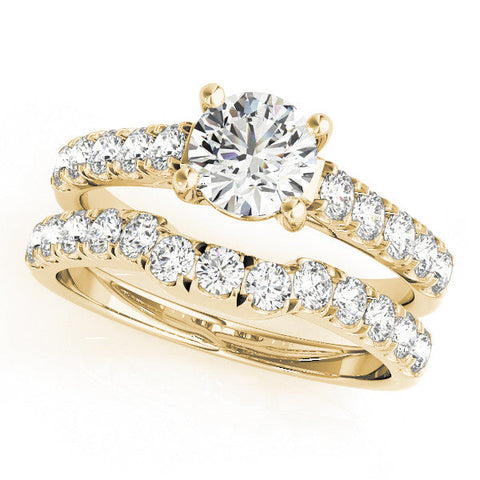 Yellow gold Princess Cut Diamond Pavé Band Solitaire with Four-Prong Setting
