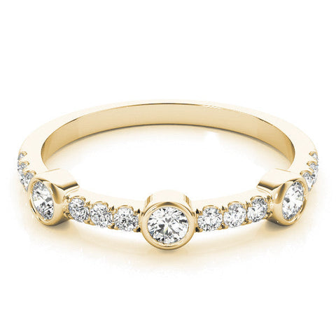 Yellow gold Bezel Set Round Diamond Pavé Band