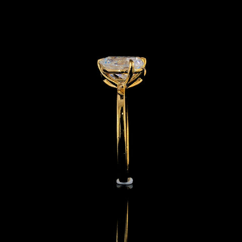 Yellow gold Three-Stone Emerald and Pear Cut Gold Ring with Prong Setting