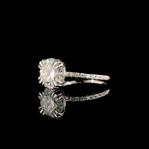 Yellow gold Round Brilliant Solitaire with Pavé Band and Claw Prong Setting