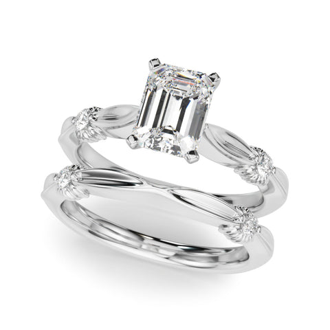 Platinum Emerald Solitaire Diamond Twisted Band with Four-Prong Setting