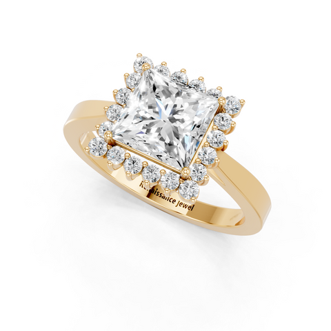 Yellow gold Princess Cut Diamond Pavé Band Solitaire Ring with Four-Prong Setting