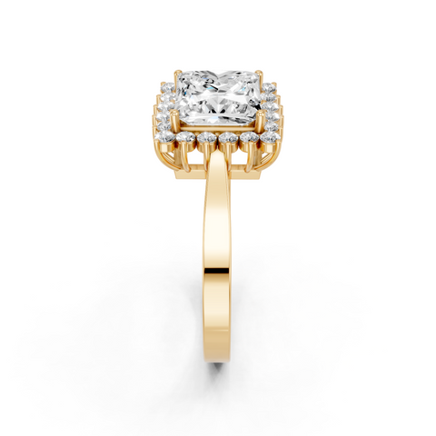Yellow gold Princess Cut Diamond Pavé Band Solitaire Ring with Four-Prong Setting