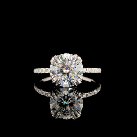 Yellow gold Round Brilliant Solitaire with Pavé Band and Claw Prong Setting